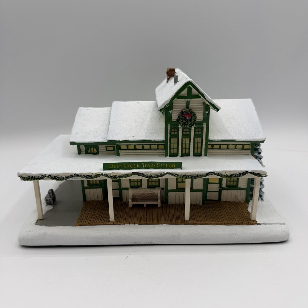 VTG John Deere Hawthorne Village Light Up Deer Creek Train Station 2004 79129